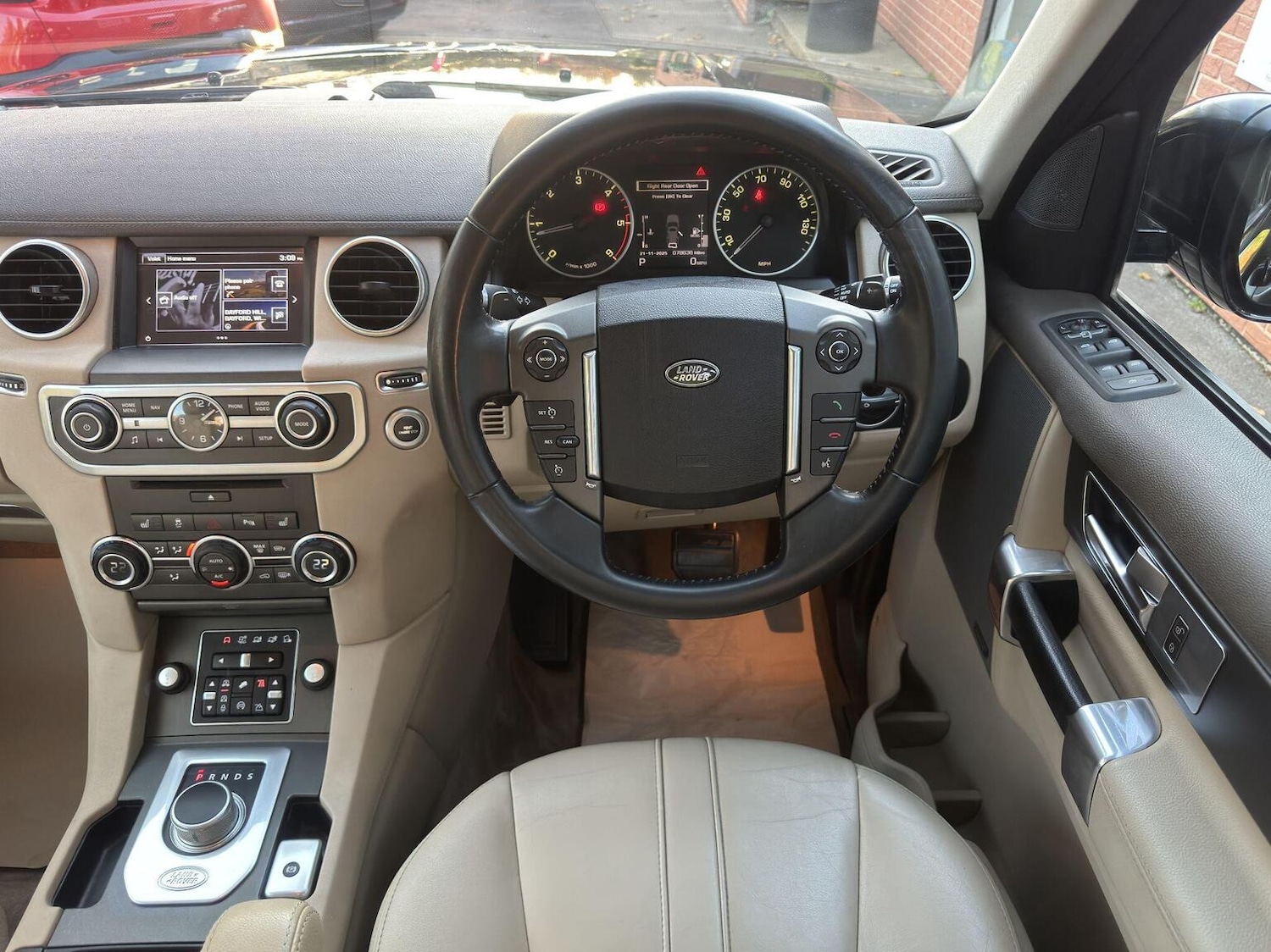 Used Land Rover Discovery 4 2015 for sale - 76631545: Photo 11