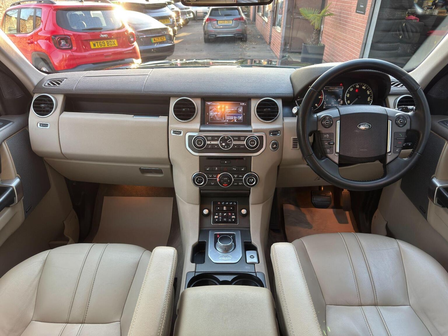 Used Land Rover Discovery 4 2015 for sale - 76631545: Photo 12