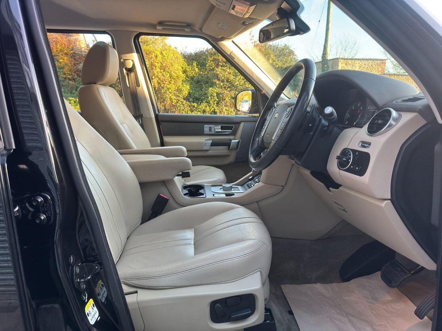 Used Land Rover Discovery 4 2015 for sale - 76631545: Photo 14