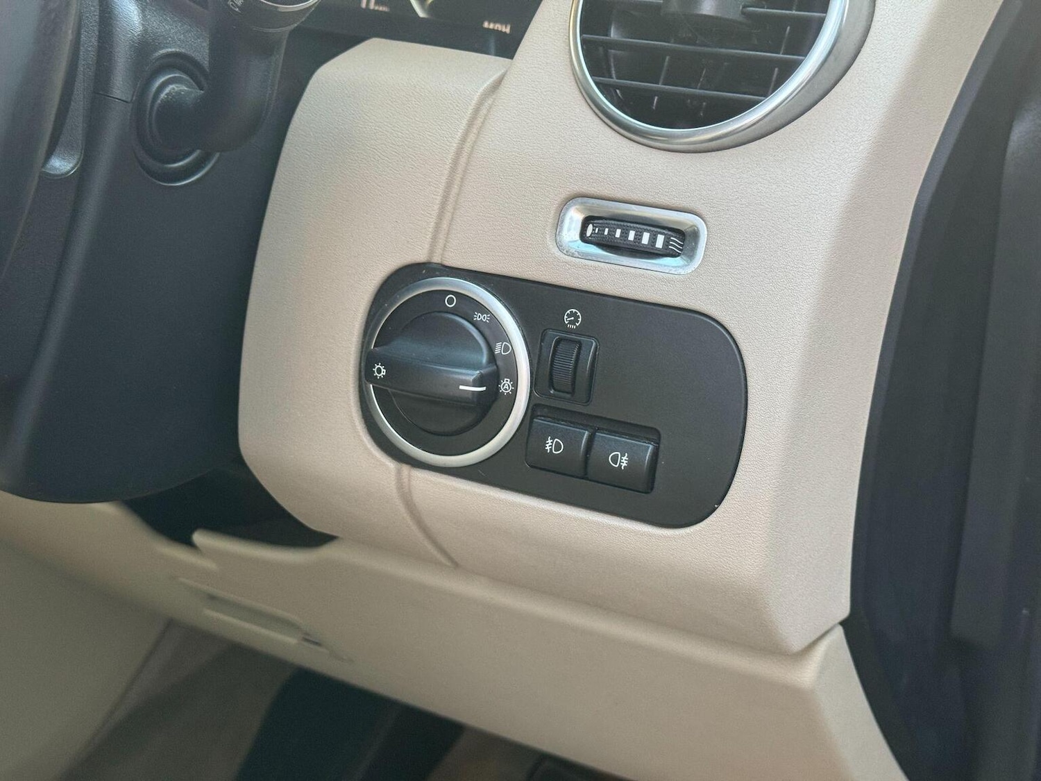 Used Land Rover Discovery 4 2015 for sale - 76631545: Photo 20