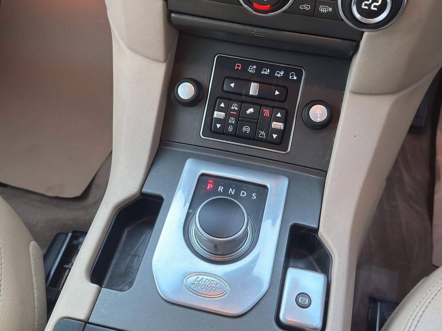 Used Land Rover Discovery 4 2015 for sale - 76631545: Photo 22