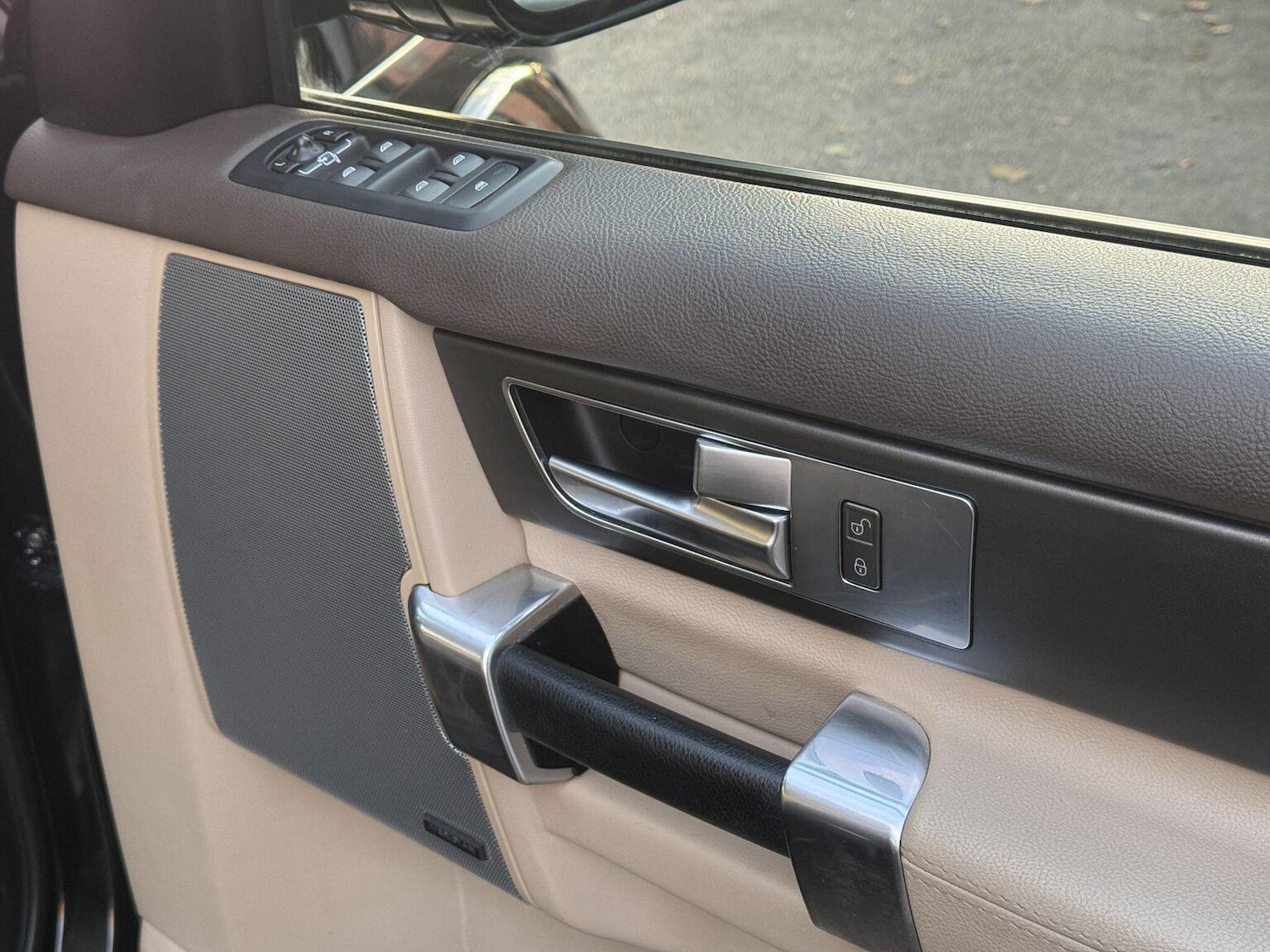 Used Land Rover Discovery 4 2015 for sale - 76631545: Photo 23