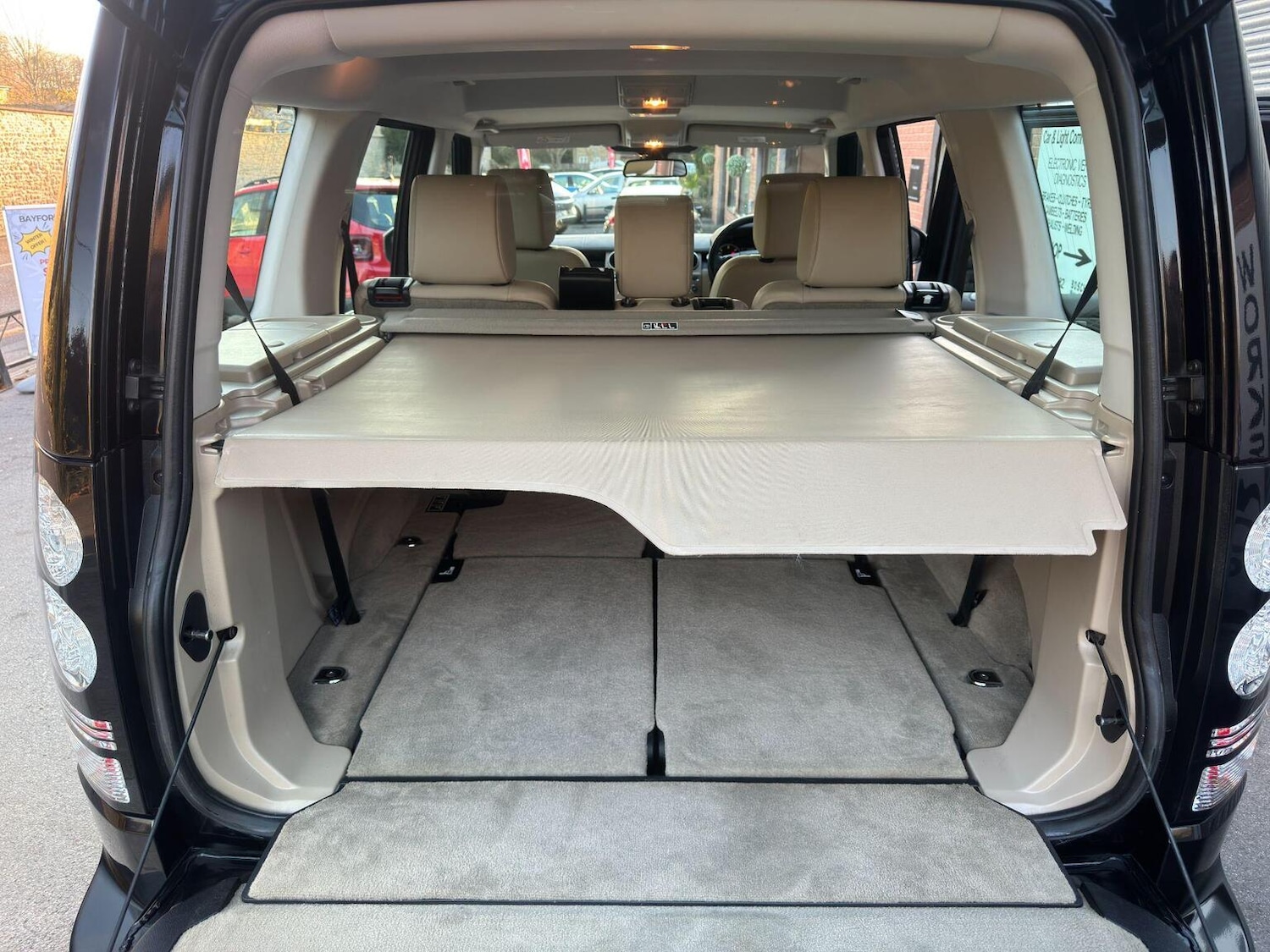 Used Land Rover Discovery 4 2015 for sale - 76631545: Photo 46