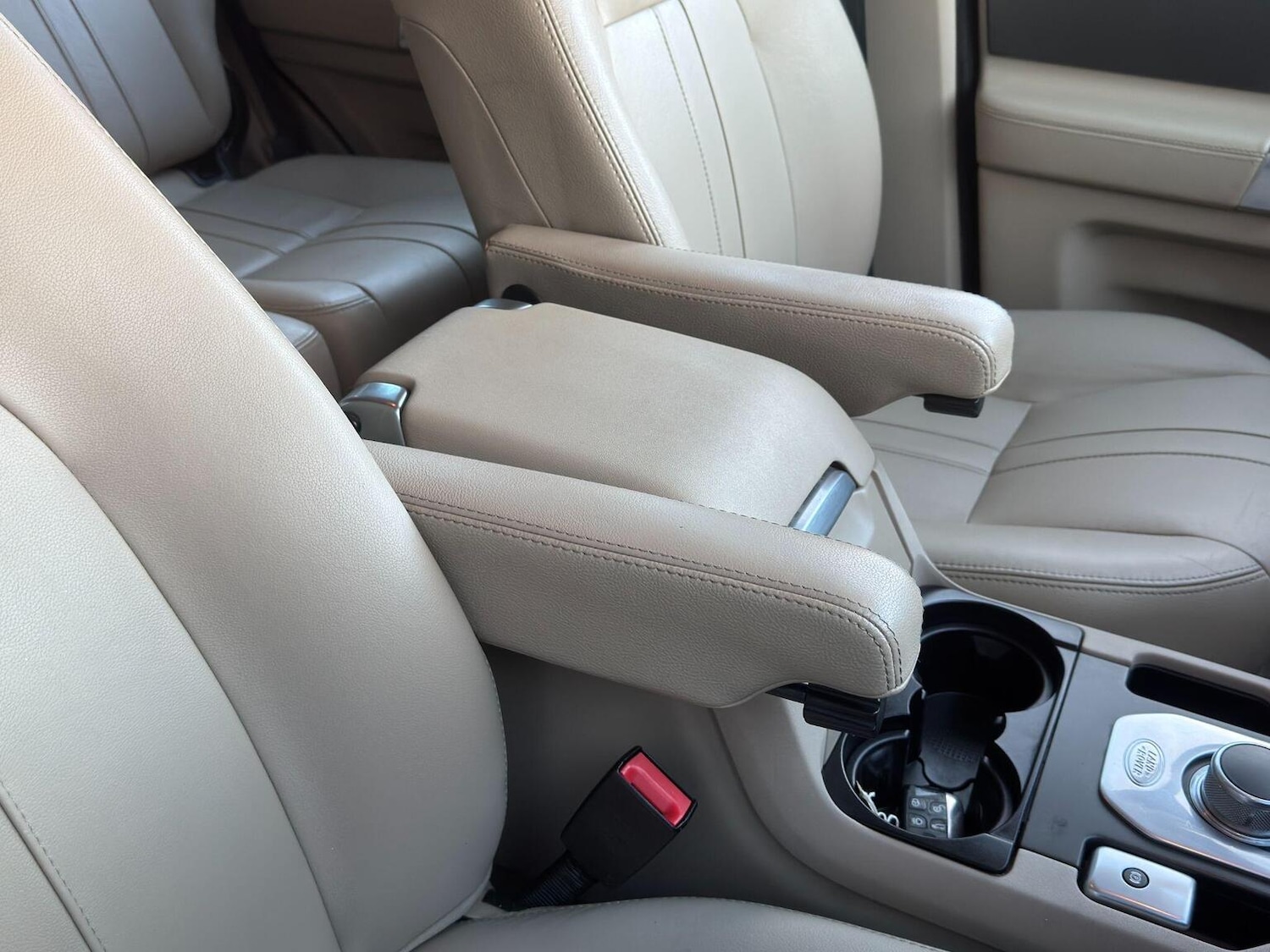 Used Land Rover Discovery 4 2015 for sale - 76631545: Photo 50