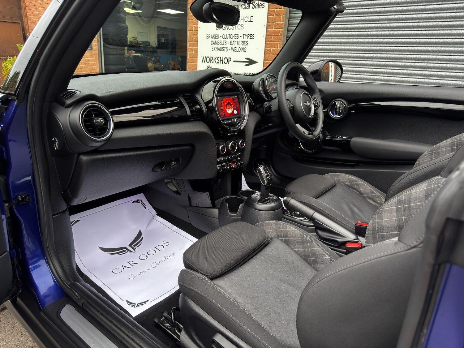 Used MINI Convertible 2018 for sale - 76793824: Photo 21