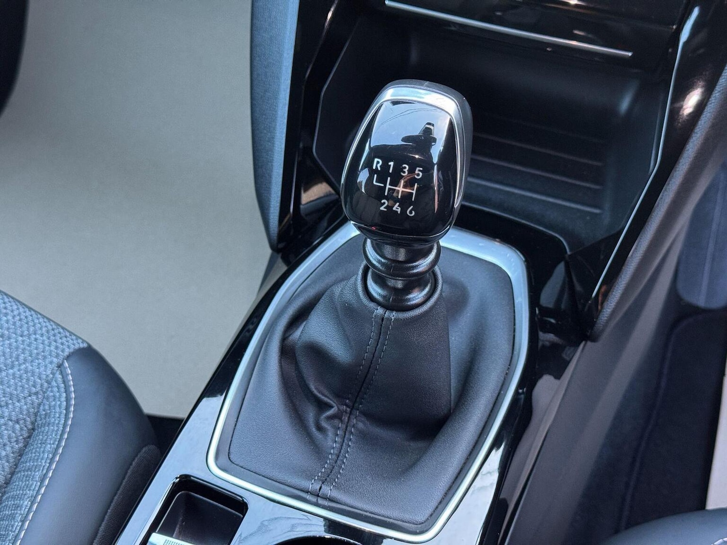 Used Peugeot 2008 2023 for sale - 77417475: Photo 15