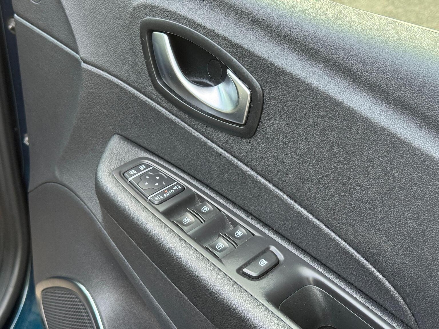 Used Renault Captur 2020 for sale - 76576920: Photo 25