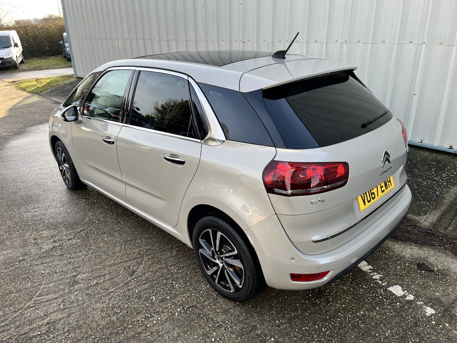 Used Citroen C4 Picasso 2017 for sale - 77357351: Photo 3