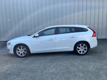 Used Volvo V60 2015 for sale - 75490063: Photo