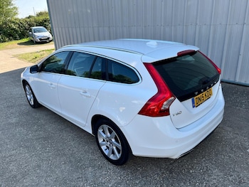 Used Volvo V60 2015 for sale - 75490063: Photo
