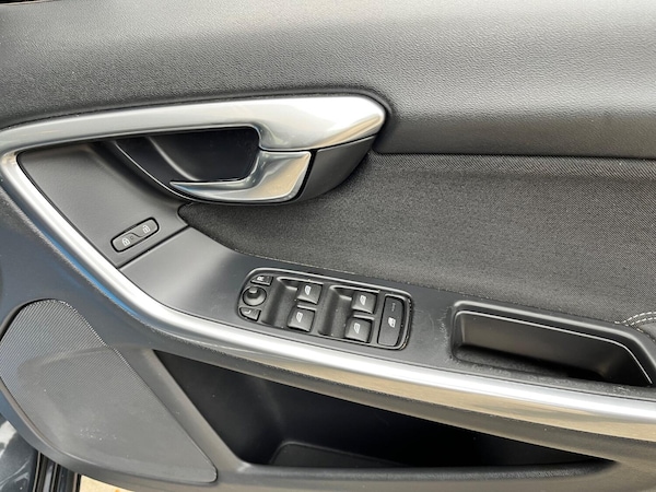 Used Volvo V60 2013 for sale - 76237225: Photo 19