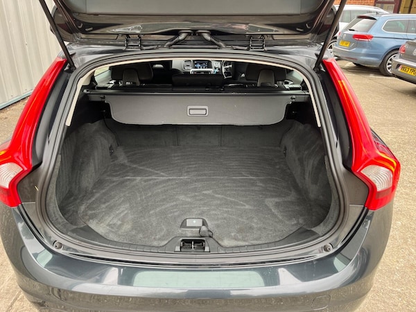 Used Volvo V60 2013 for sale - 76237225: Photo 22