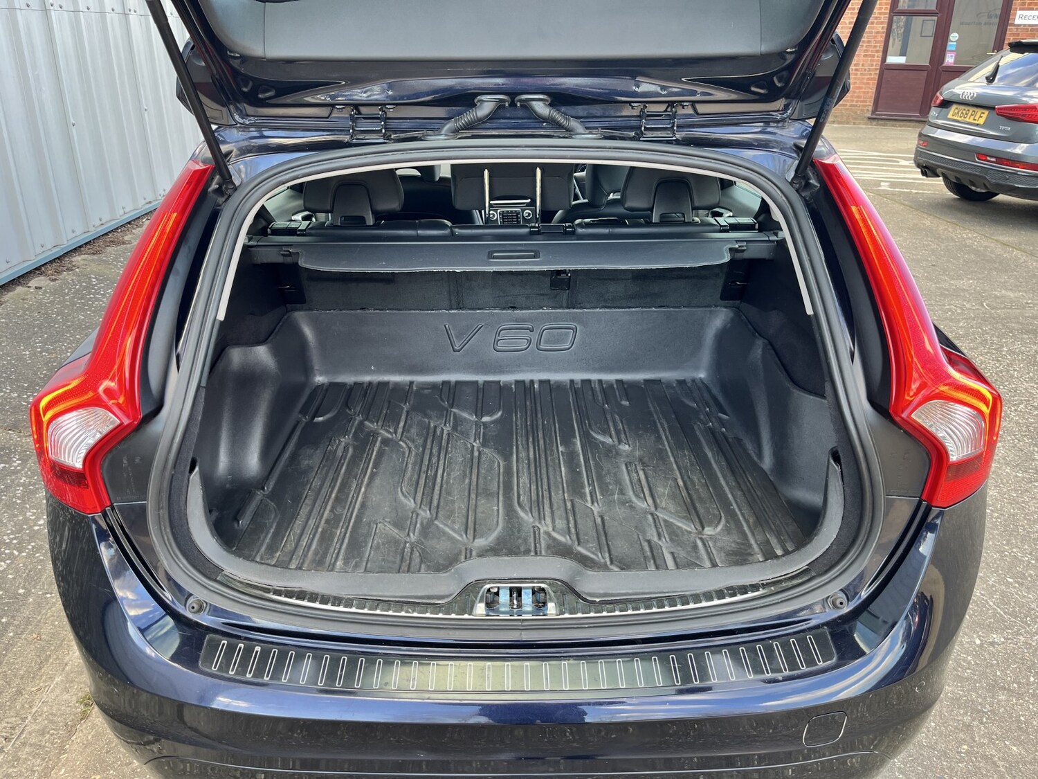 Used Volvo V60 2015 for sale - 78031584: Photo 23