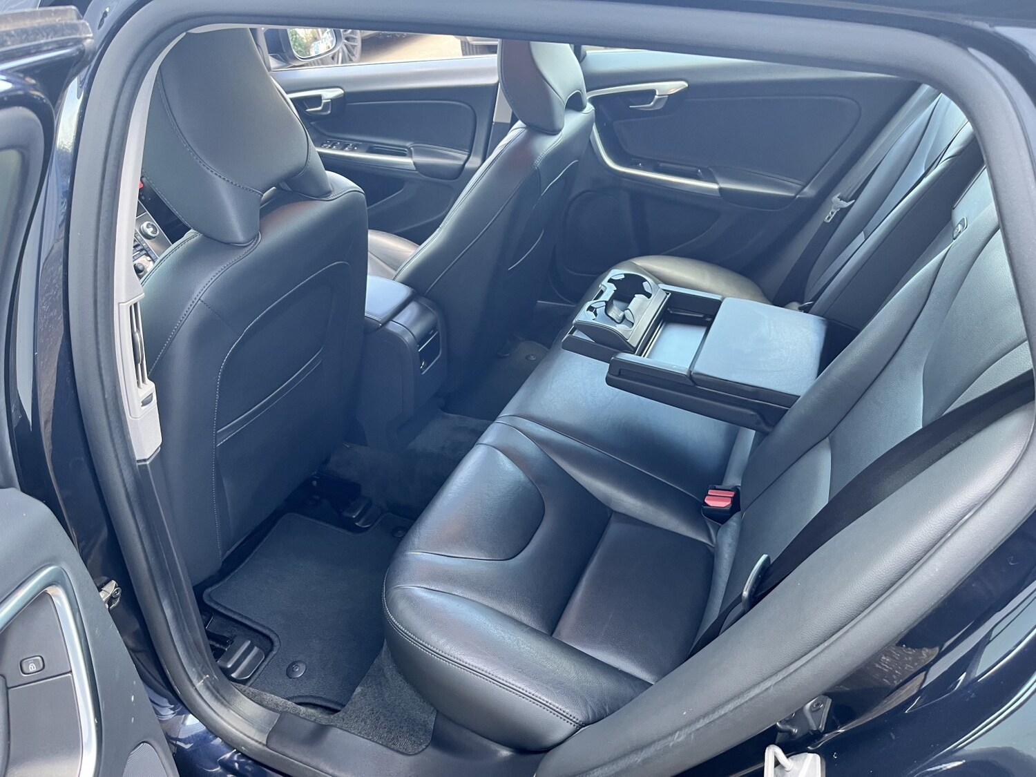 Used Volvo V60 2015 for sale - 78031584: Photo 24