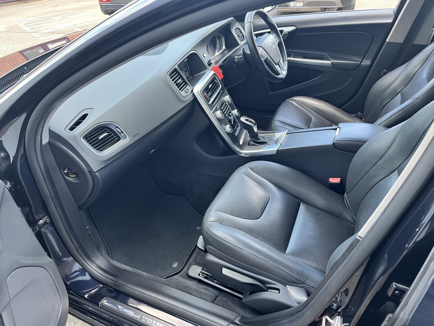 Used Volvo V60 2015 for sale - 78031584: Photo 25