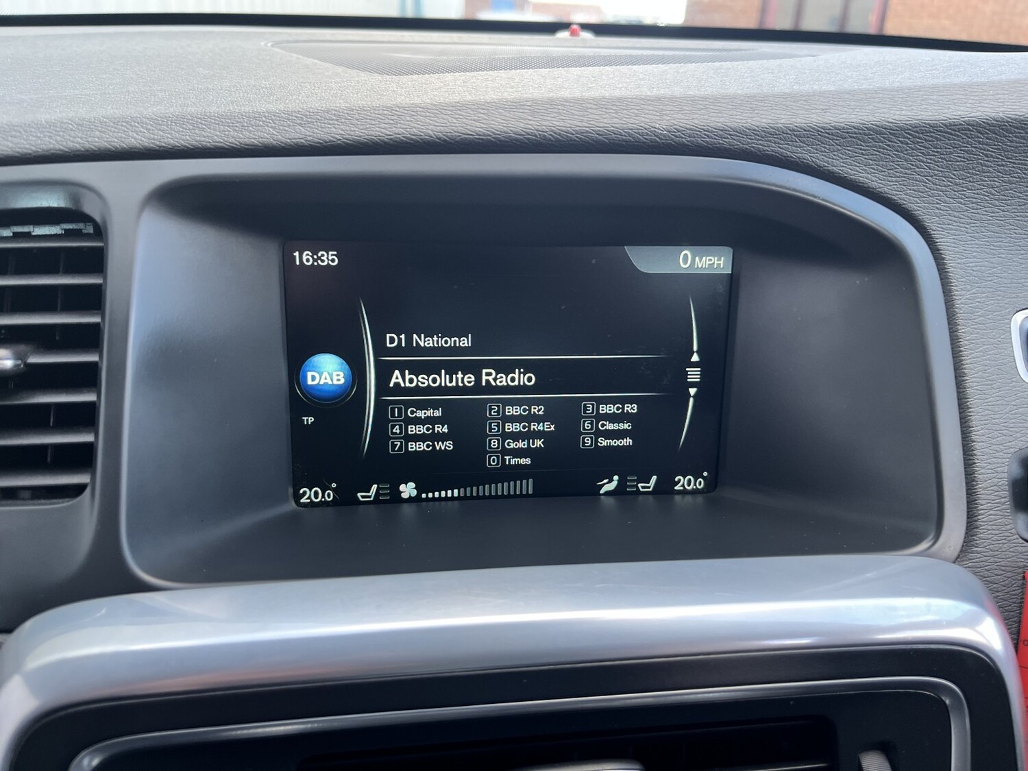 Used Volvo V60 2015 for sale - 78031584: Photo 28