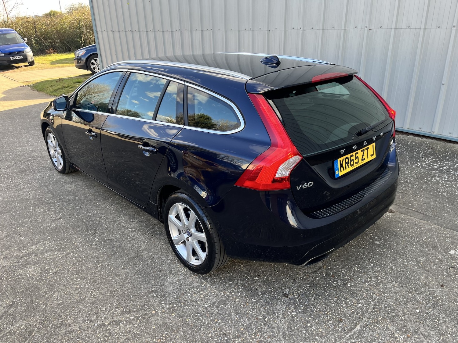 Used Volvo V60 2015 for sale - 78031584: Photo 3