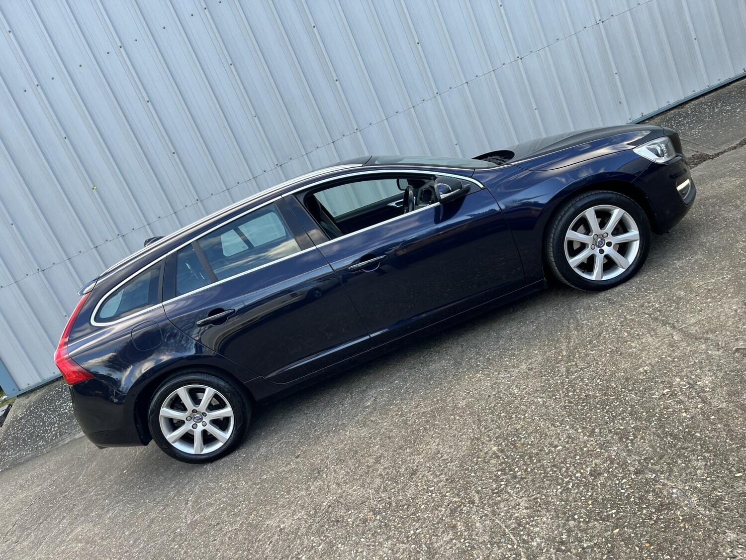Used Volvo V60 2015 for sale - 78031584: Photo 6