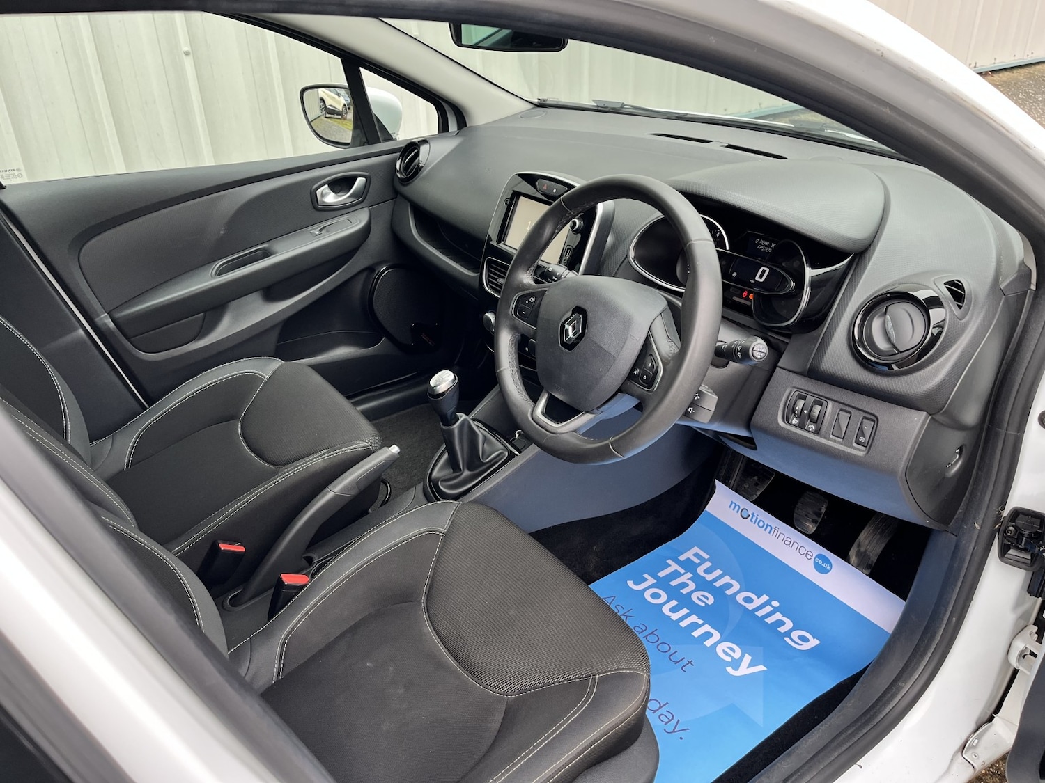 Used Renault Clio 2018 for sale - 77385304: Photo 15