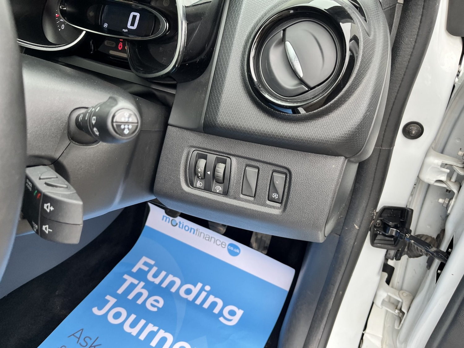 Used Renault Clio 2018 for sale - 77385304: Photo 19