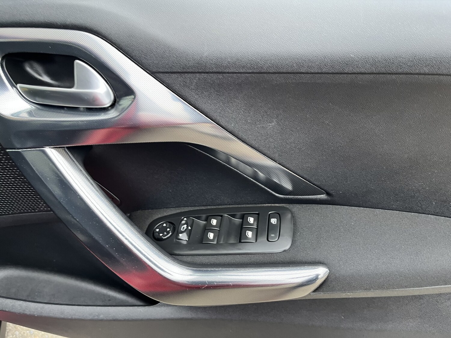 Used Peugeot 2008 2016 for sale - 77508542: Photo 19