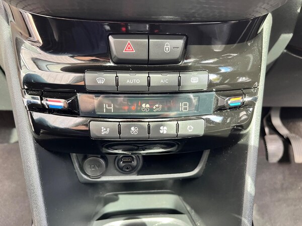 Used Peugeot 2008 2018 for sale - 76142526: Photo 29
