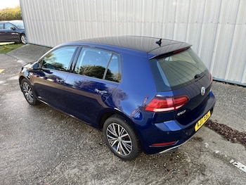 Used Volkswagen Golf 2017 for sale - 76741324: Photo