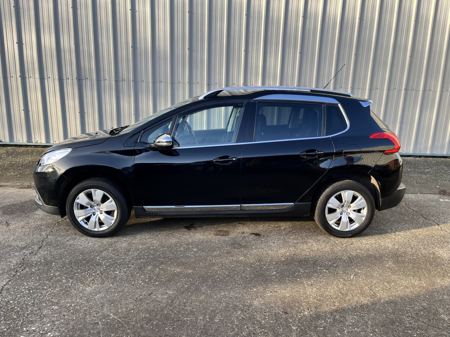 Used Peugeot 2008 2016 for sale - 76896953: Photo 2