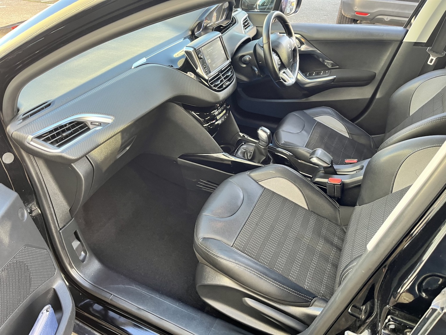 Used Peugeot 2008 2016 for sale - 76896953: Photo 24