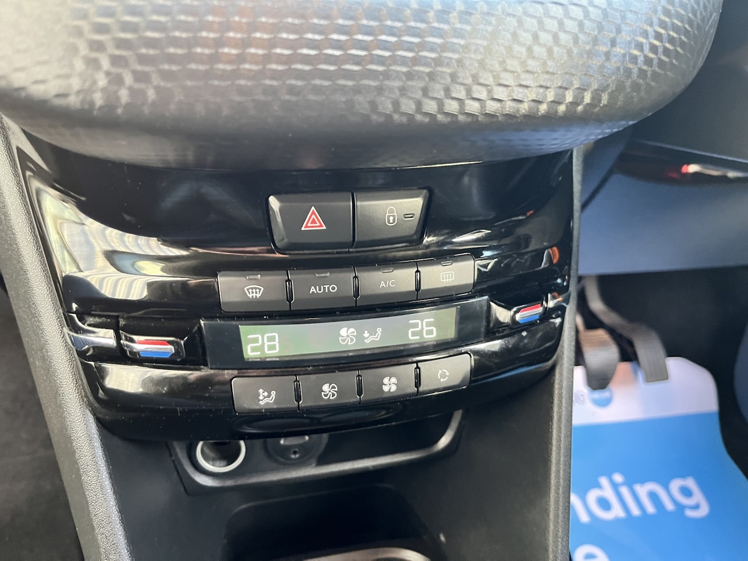 Used Peugeot 2008 2016 for sale - 76896953: Photo 26