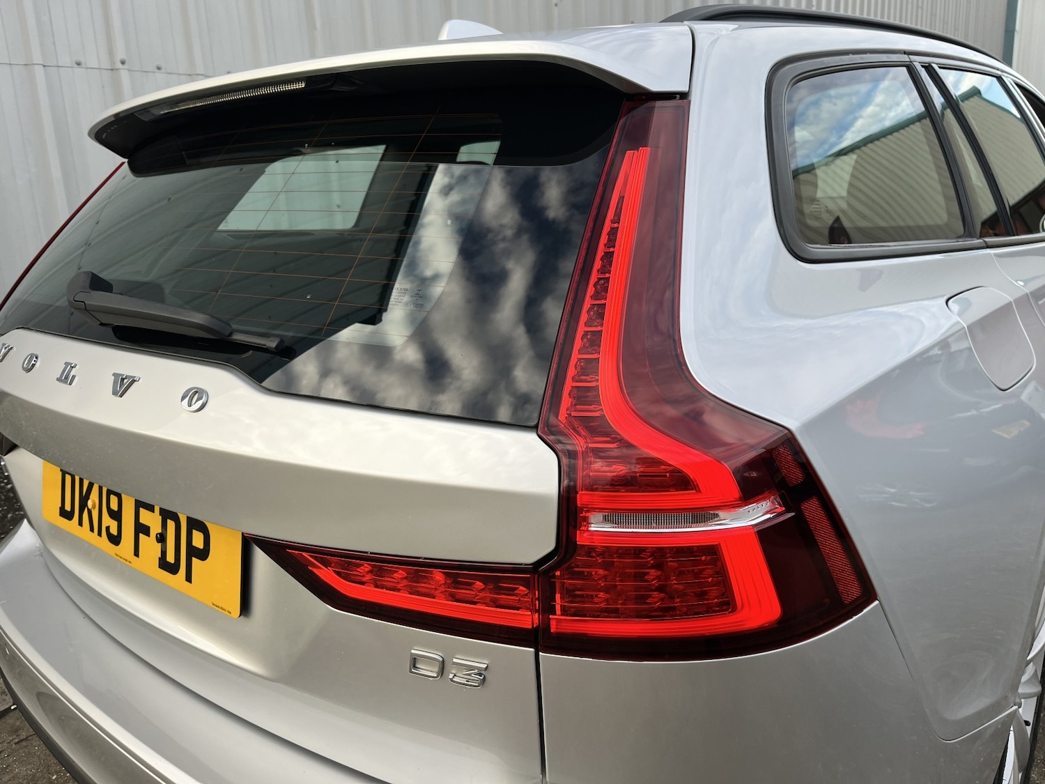 Used Volvo V60 2019 for sale - 76836943: Photo 11