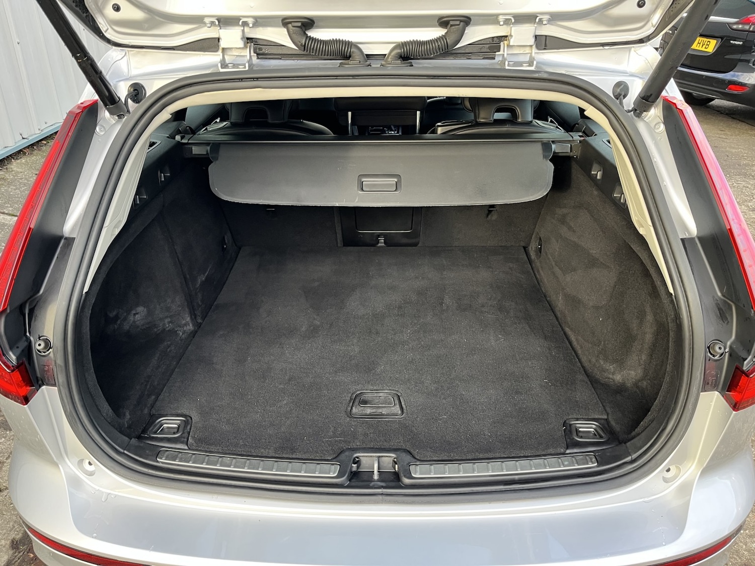 Used Volvo V60 2019 for sale - 76836943: Photo 25