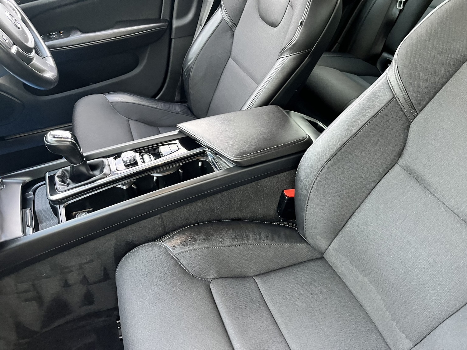 Used Volvo V60 2019 for sale - 76836943: Photo 27