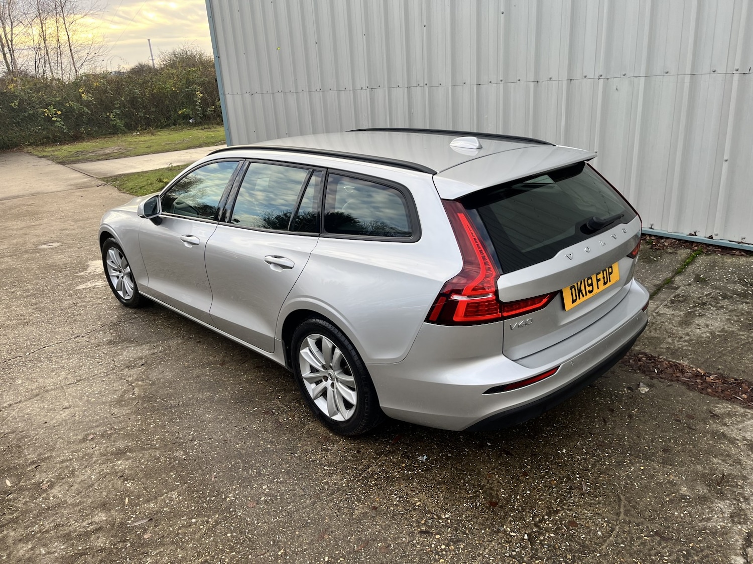 Used Volvo V60 2019 for sale - 76836943: Photo 3