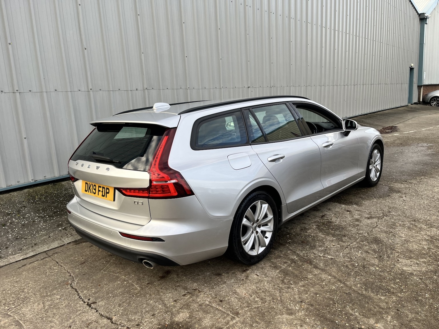Used Volvo V60 2019 for sale - 76836943: Photo 5