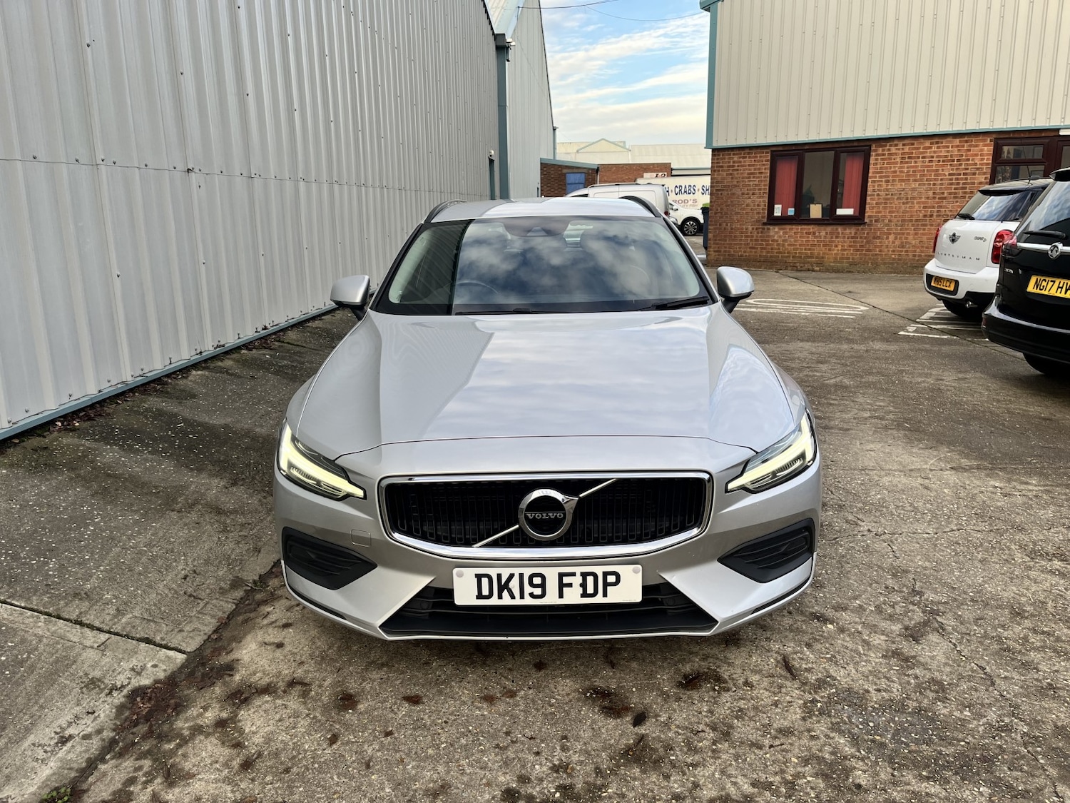 Used Volvo V60 2019 for sale - 76836943: Photo 8