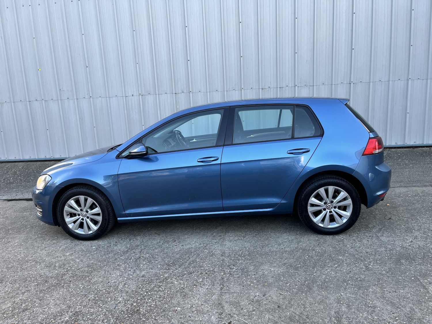 Used Volkswagen Golf 2013 for sale - 76396998: Photo 2