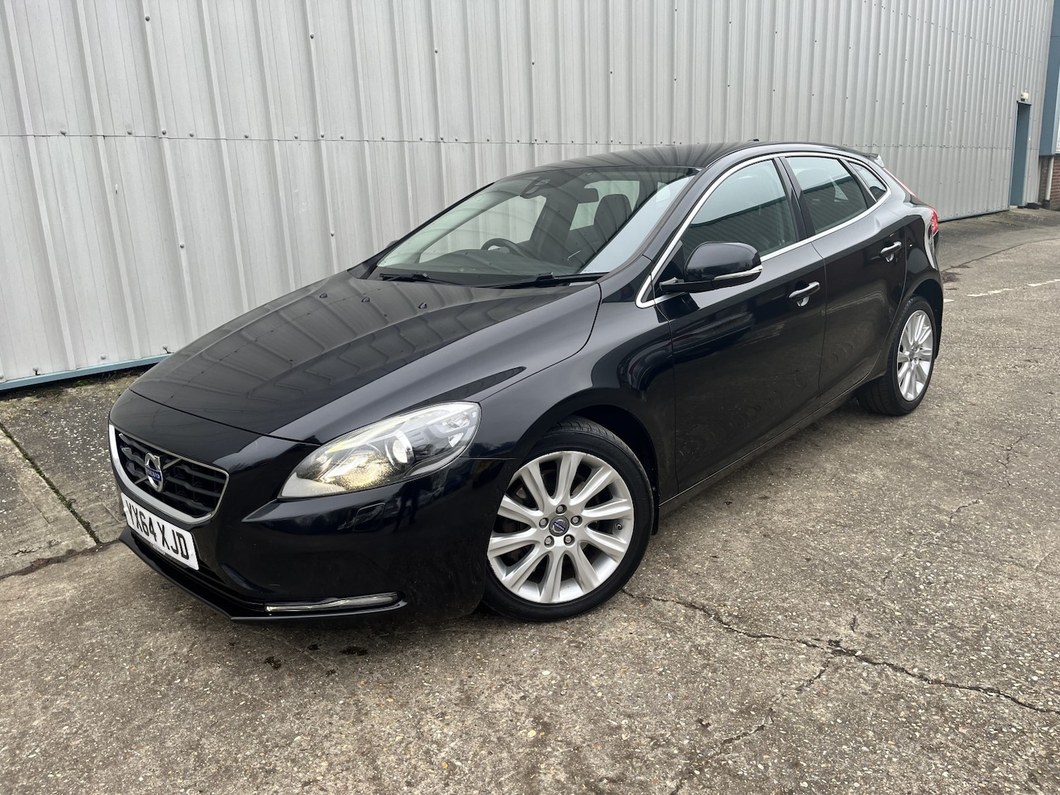 Used Volvo V40 2014 for sale - 77409579: Photo 1
