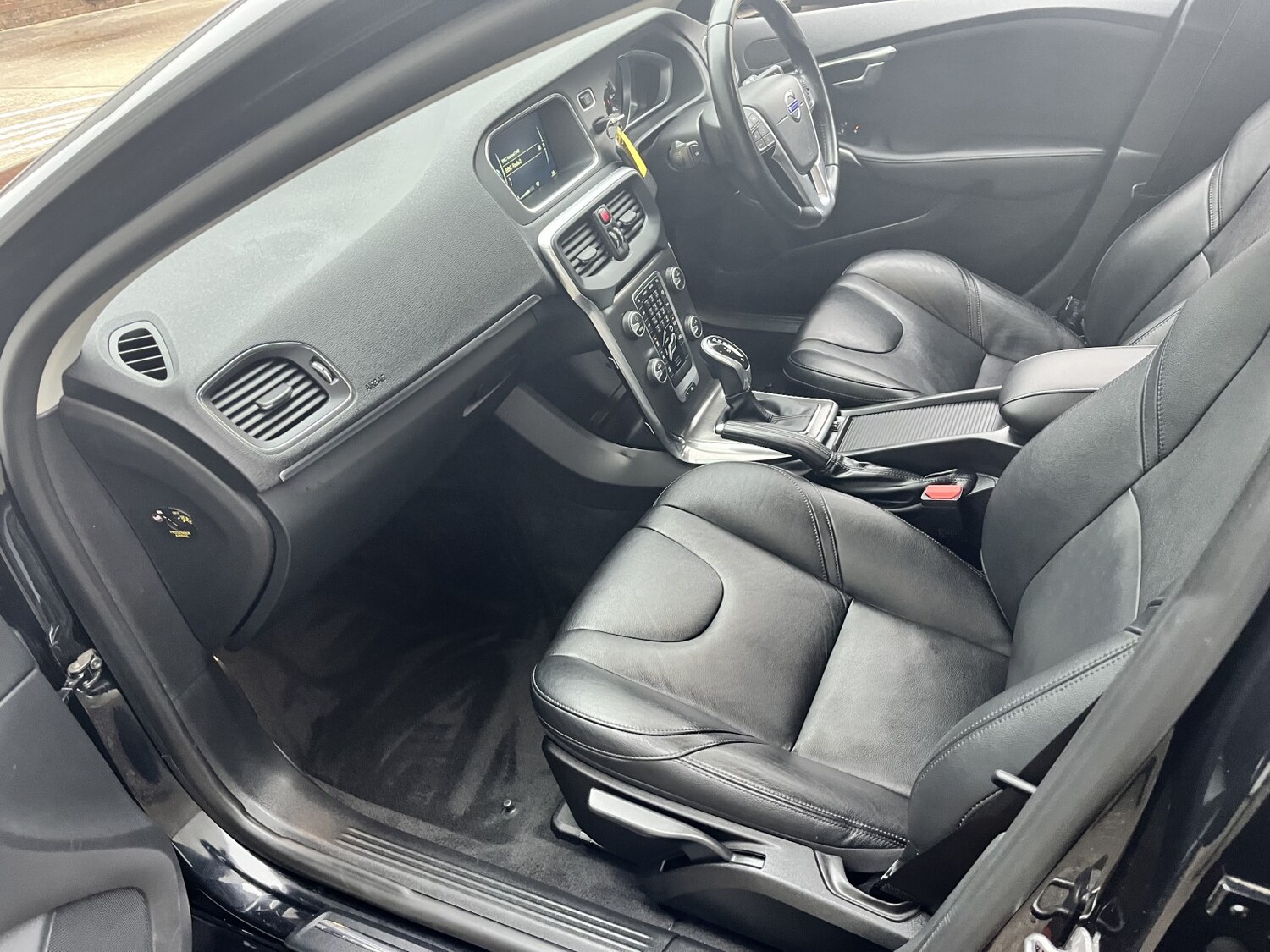 Used Volvo V40 2014 for sale - 77409579: Photo 23