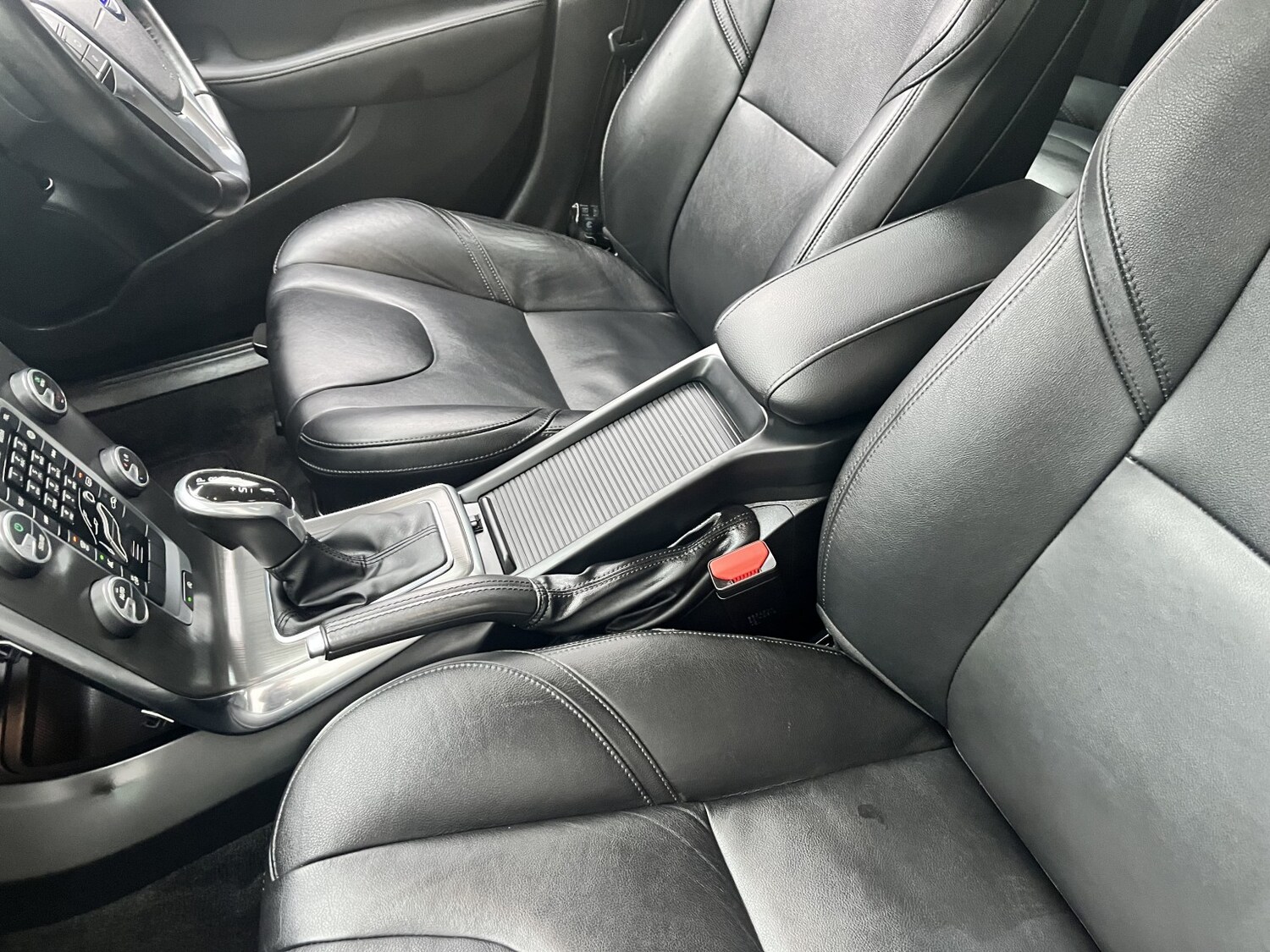 Used Volvo V40 2014 for sale - 77409579: Photo 24