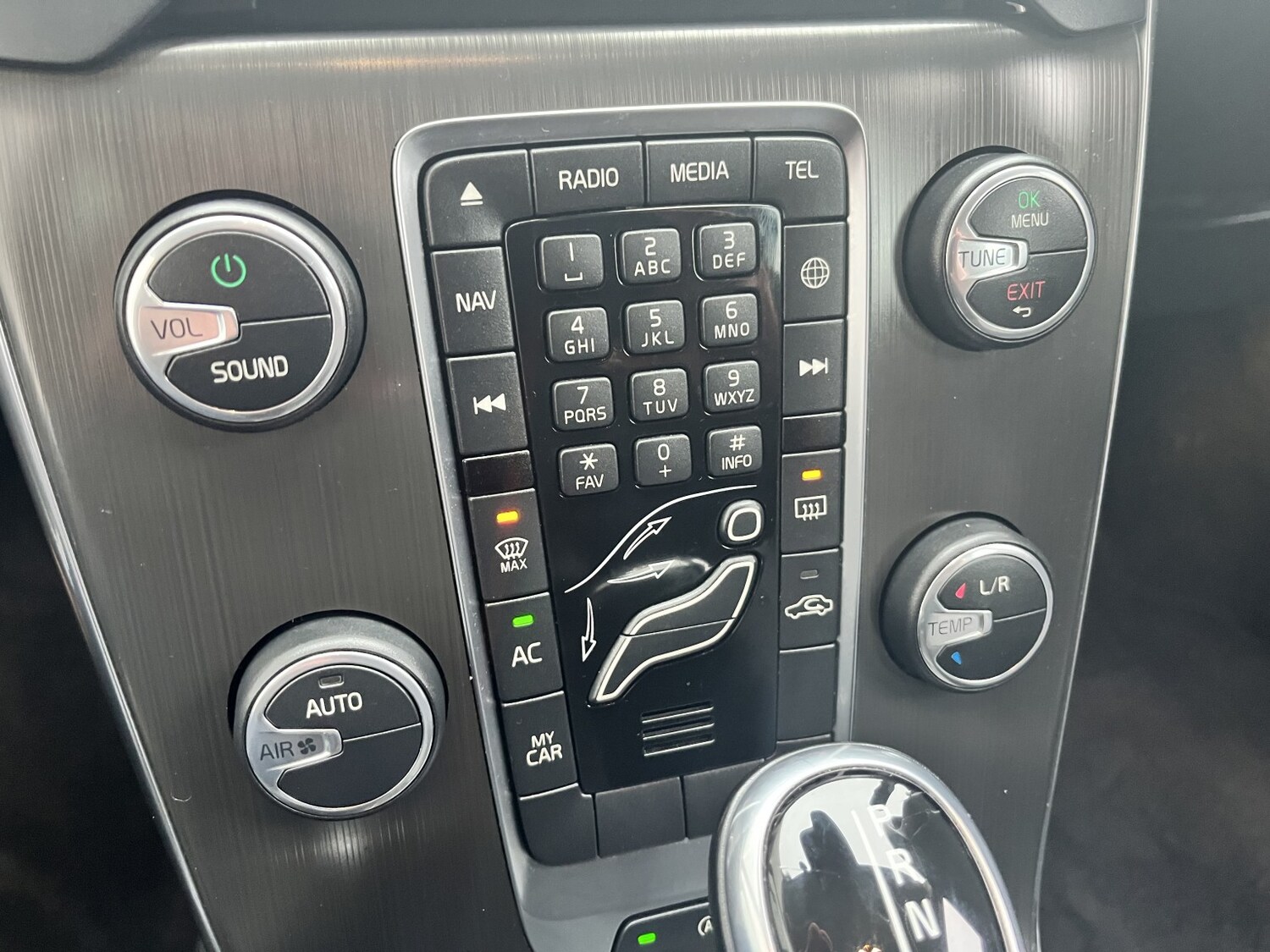 Used Volvo V40 2014 for sale - 77409579: Photo 25