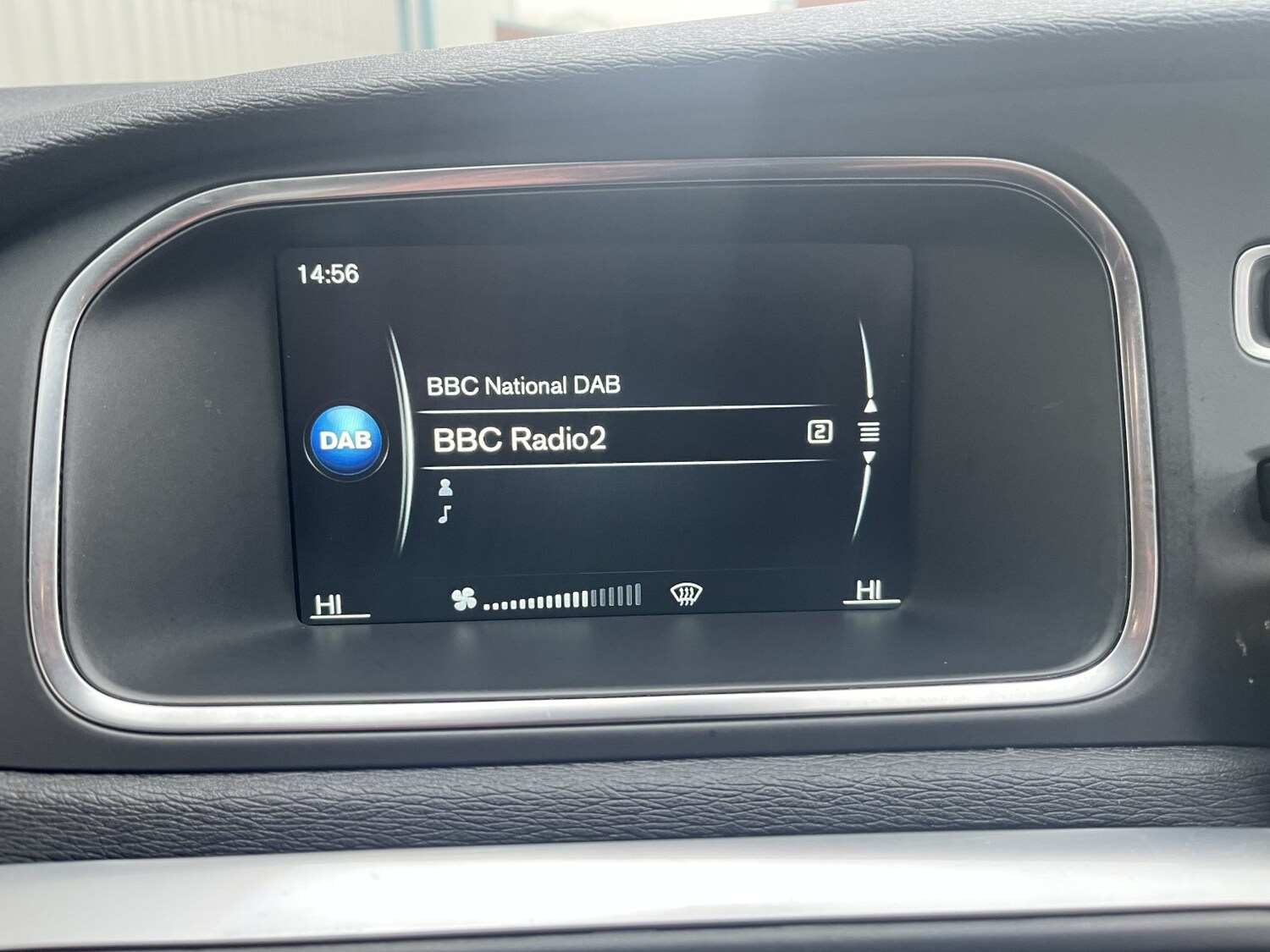 Used Volvo V40 2014 for sale - 77409579: Photo 26