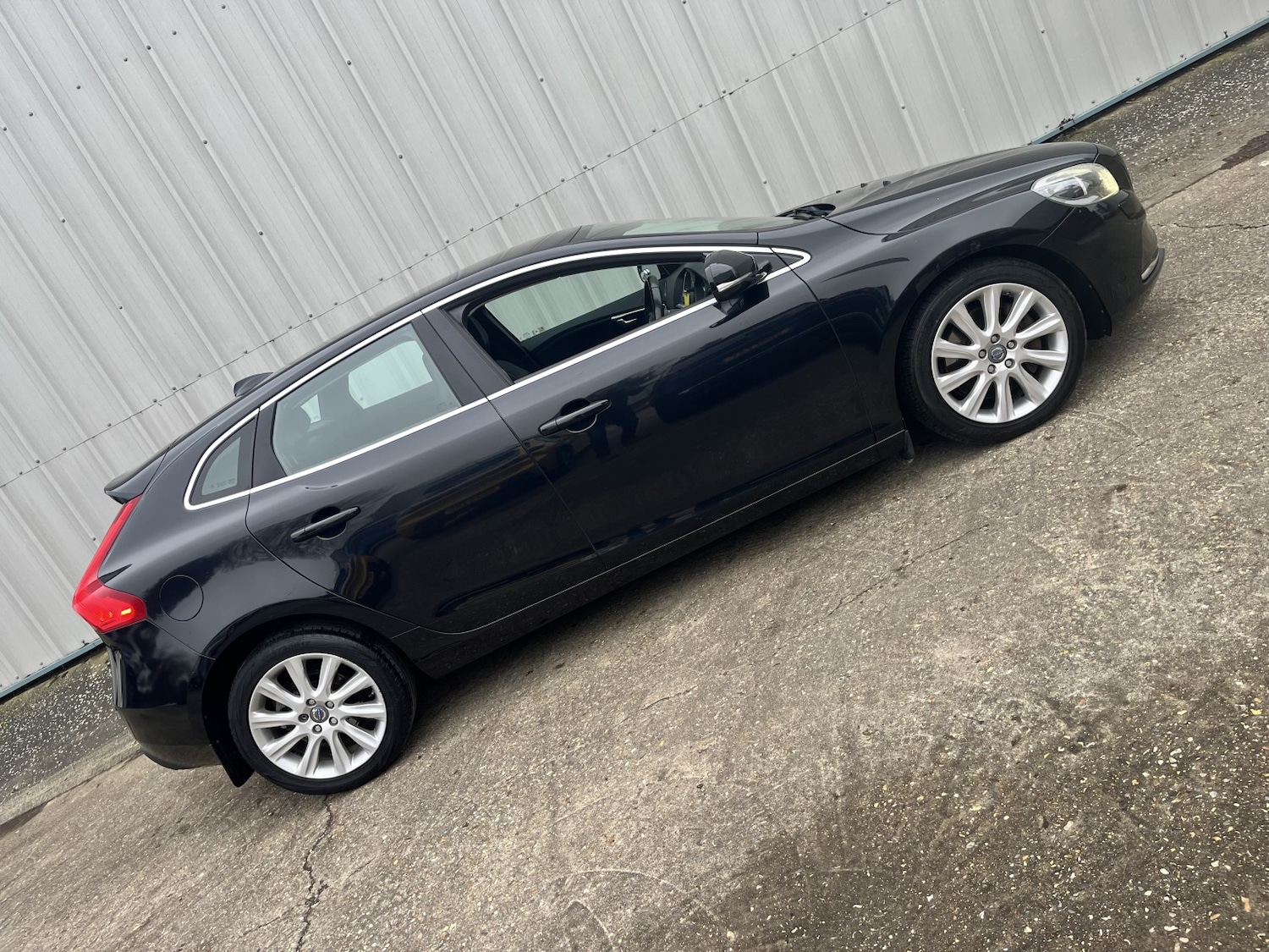 Used Volvo V40 2014 for sale - 77409579: Photo 6