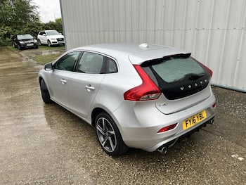 Used Volvo V40 2016 for sale - 79775849: Photo