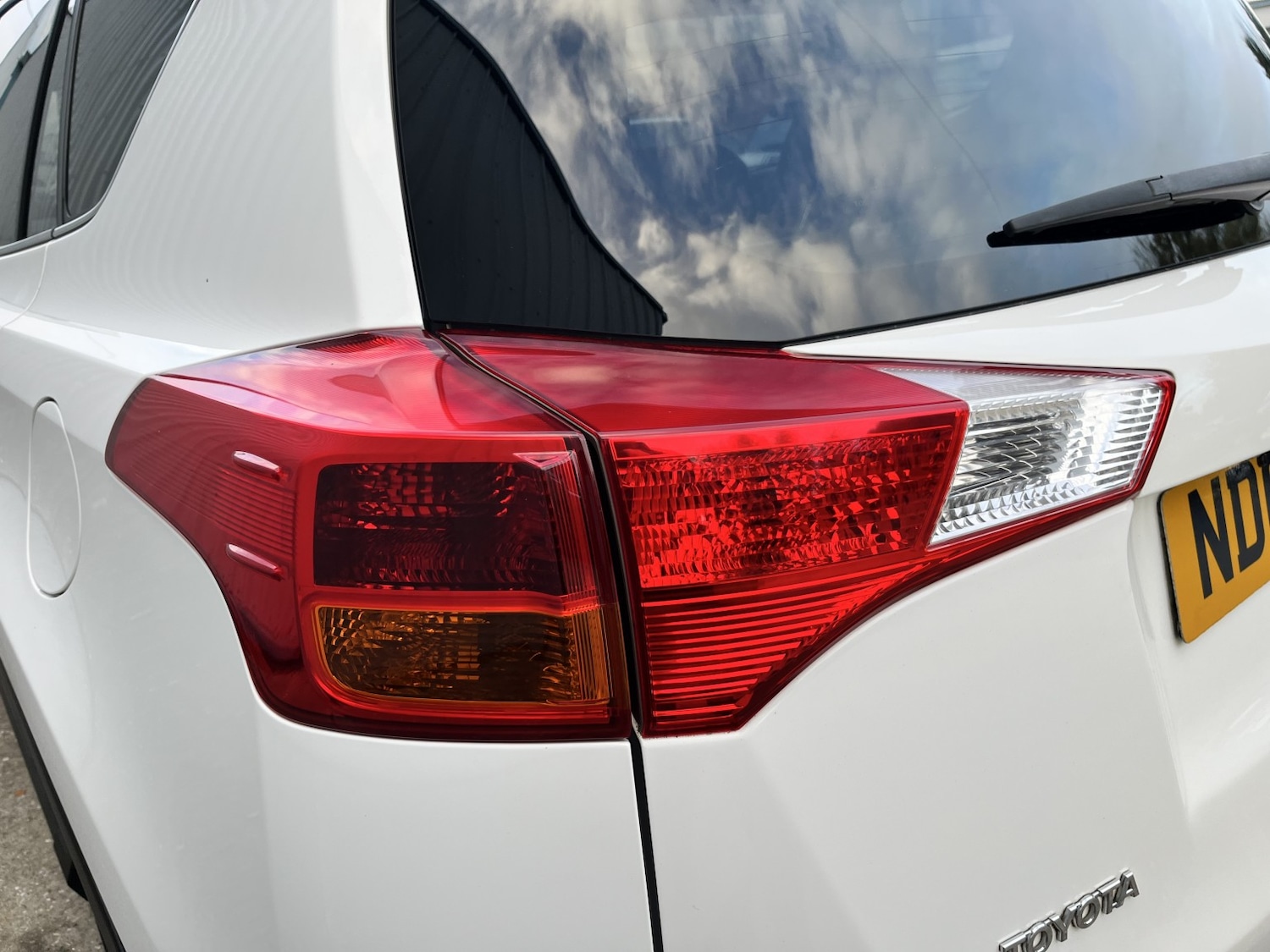 Used Toyota RAV4 2015 for sale - 76387376: Photo 11
