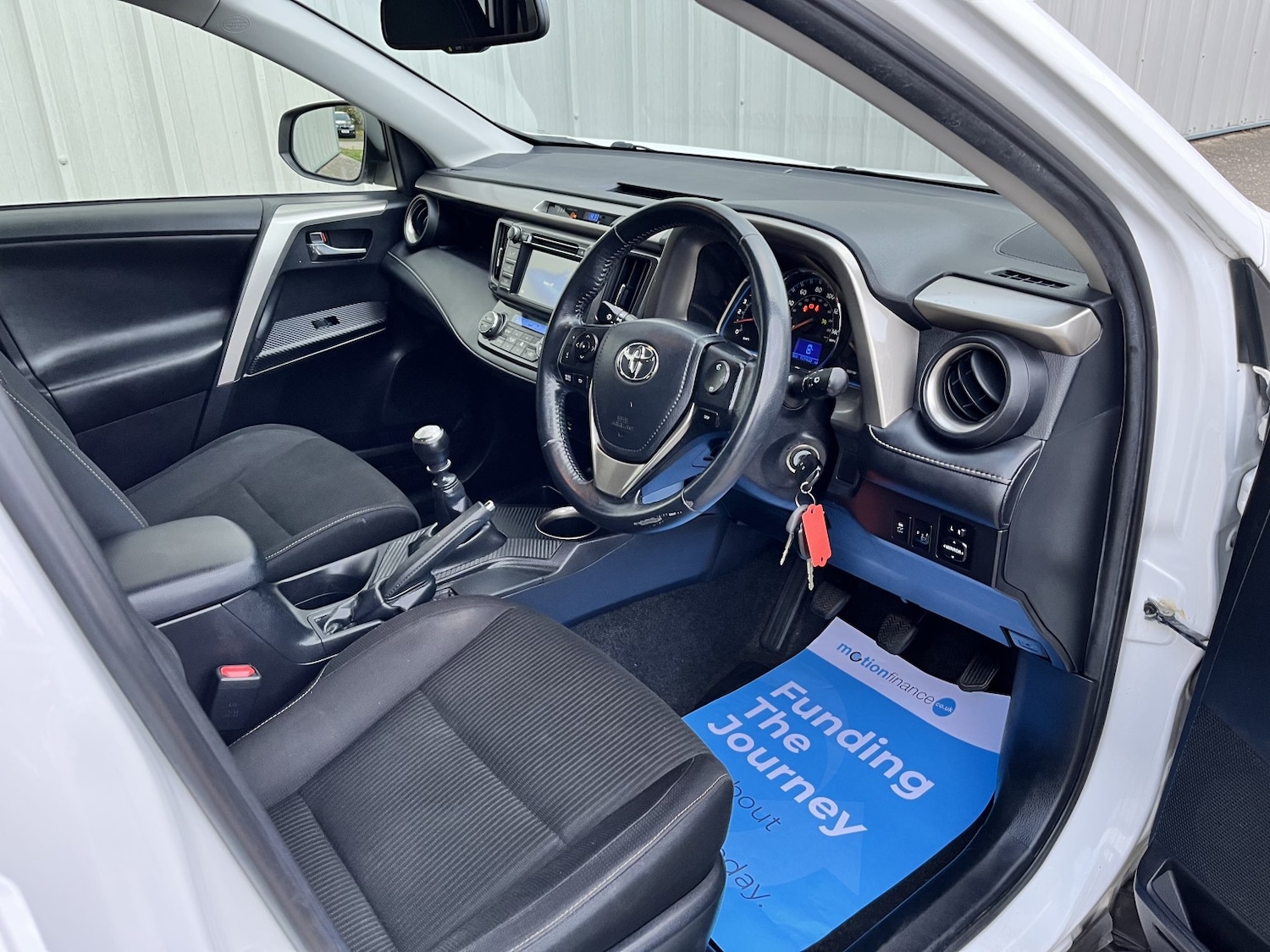 Used Toyota RAV4 2015 for sale - 76387376: Photo 15