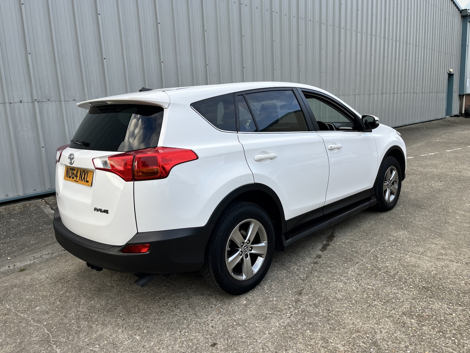 Used Toyota RAV4 2015 for sale - 76387376: Photo 5