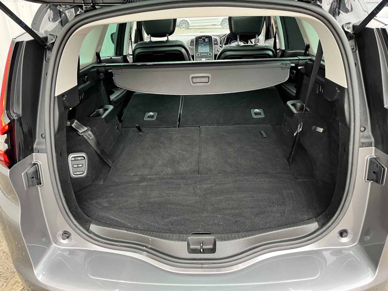 Used Renault Grand Scenic 2017 for sale - 76741284: Photo 28