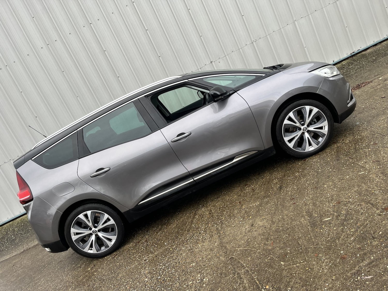 Used Renault Grand Scenic 2017 for sale - 76741284: Photo 6