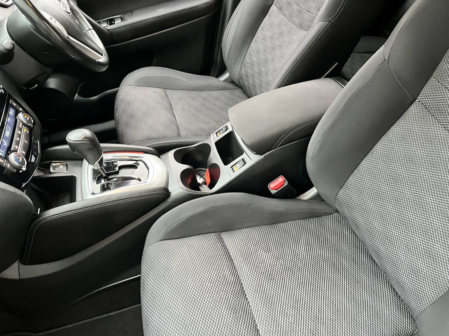 Used Nissan Qashqai 2016 for sale - 76741320: Photo 25